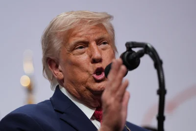 Trump amenaza con diez años de prisión a quienes vandalicen el Estanque de Lincoln