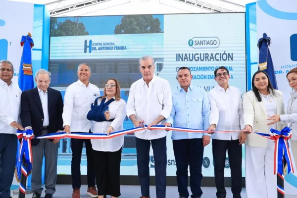 Gobierno entrega hospital remozado en Santiago con una inversión superior a RD$103 millones