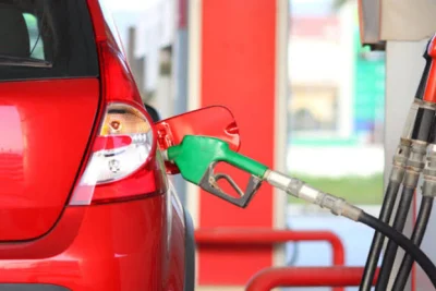El Gobierno «congela» los precios de los combustibles de uso masivo