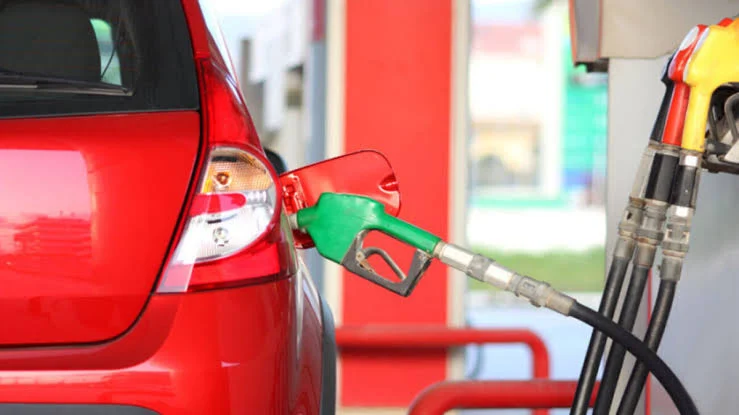 El Gobierno «congela» los precios de los combustibles de uso masivo