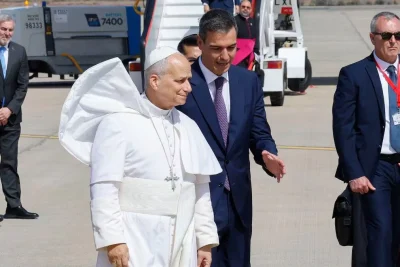 León XIV comienza la primera visita de un papa a las islas Canarias (España)