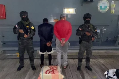 Ocupan 30 paquetes de cocaína frente a las costas de Peravia; apresan dos hombres