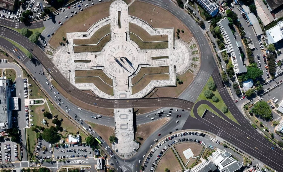 Paso a desnivel en la Plaza de la Bandera a la espera de Abinader para su inauguración