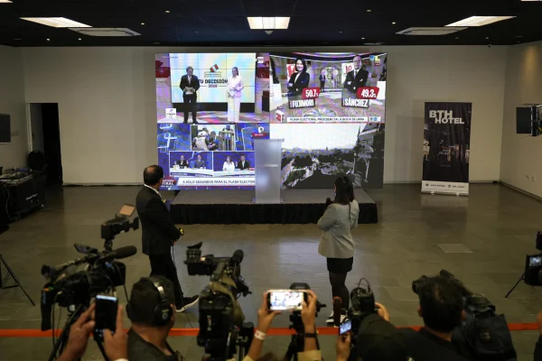 Sondeos a pie de urna en Perú dan empate técnico con leve ventaja de Fujimori ante Sánchez
