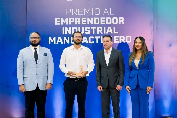 Proindustria reconoce a Pedro Ramón López Oliver por su trayectoria