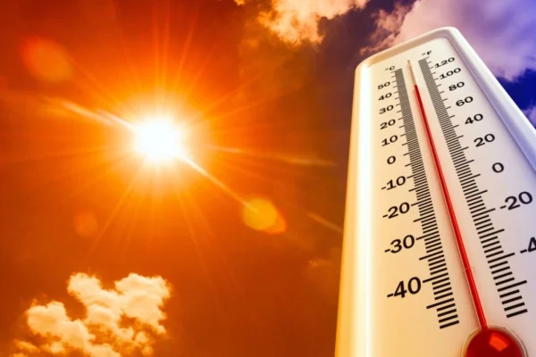 Indomet recomienda hidratarse y evitar el sol ante la persistencia del calor extremo