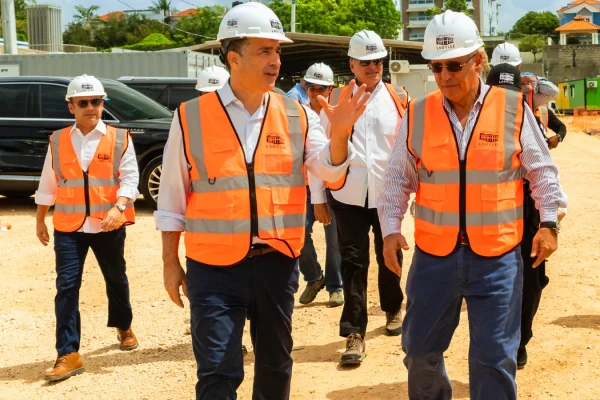 Banco Popular constata avances de City Center en Santo Domingo Este