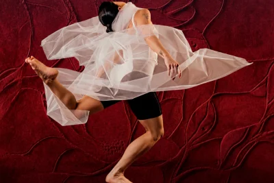 La Compañía Nacional de Danza Contemporánea llega este fin de semana a la Sala Manuel Rueda con el encanto de “Carmesí”