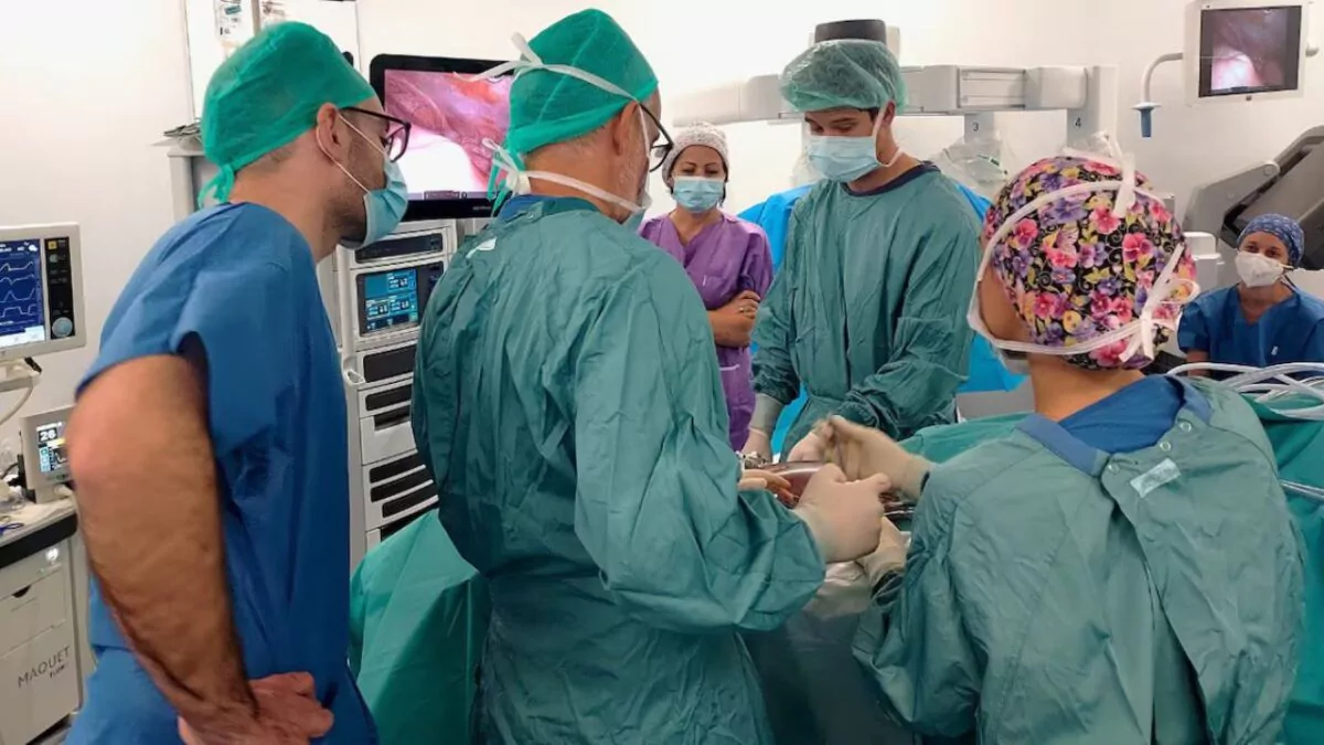 Primer trasplante entre personas con VIH se realiza con éxito en España