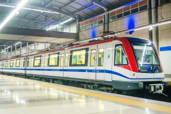 Hombre que cayó a las vías del Metro de Santo Domingo permanece estable