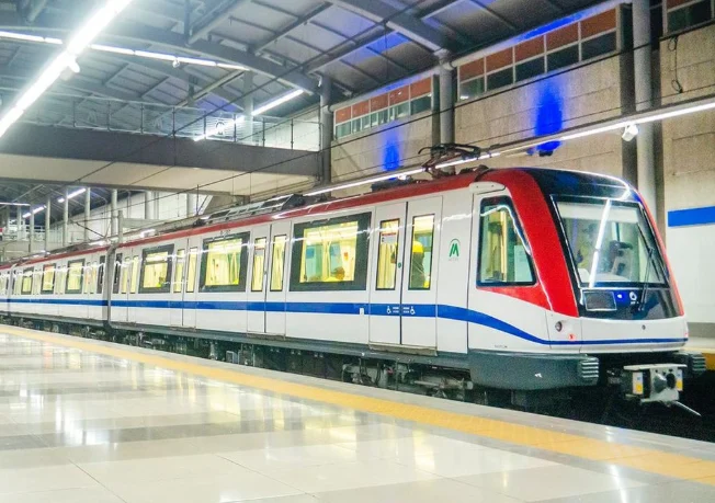 Hombre que cayó a las vías del Metro de Santo Domingo permanece estable