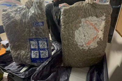 Incautan casi 29 libras de marihuana en una maleta abandonada en Las Américas