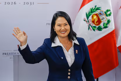 Keiko Fujimori asume la presidencia de Perú en el mismo día en que su padre lo hizo hace 36 años