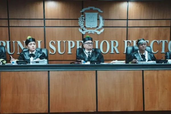 TSE declina y remite al Tribunal Constitucional caso de encuestas electorales