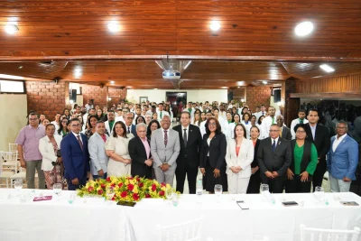 Salud Pública y CMD impulsan nueva generación de médicos especialistas para fortalecer el sistema de salud