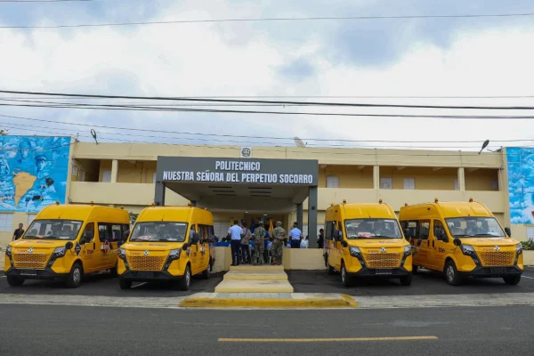 TRAE agrega seis nuevos autobuses a su flotilla en el Distrito Nacional y Santo Domingo Este de cara al nuevo año escolar