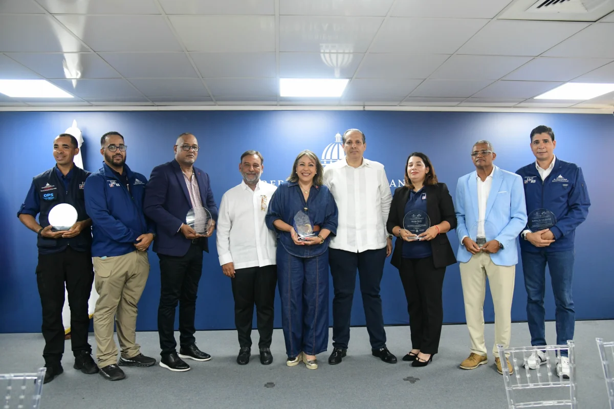 Ministerio de Salud reconoce labor del Equipo Médico de Emergencia tras misión humanitaria en Venezuela