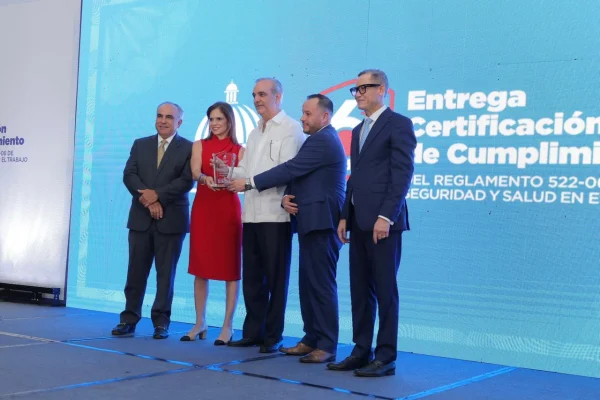 AES Dominicana es reconocida por el Ministerio de Trabajo por la excelencia en sus estándares de seguridad laboral y salud