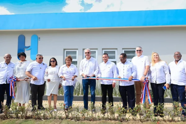 Abinader entrega remozado Hospital Municipal Hacienda Estrella tras más de 20 años de espera