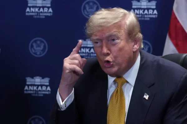 Trump advierte a Irán de un posible nuevo ataque esta noche