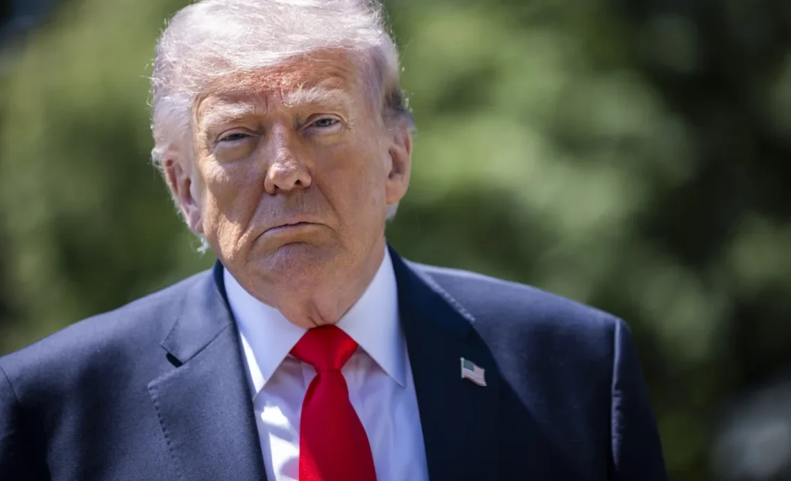 Trump pausa ataques contra Irán y advierte que volverá a bombardear si fracasa el diálogo