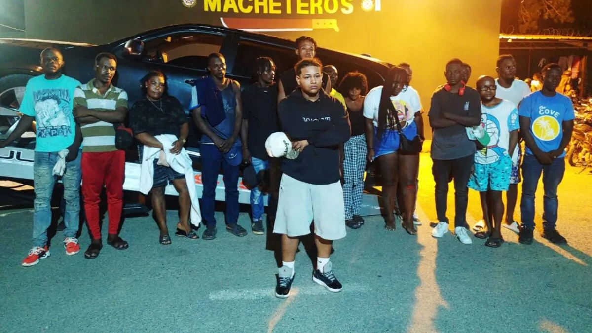 Detienen tres dominicanos por presunto transporte de migrantes indocumentados