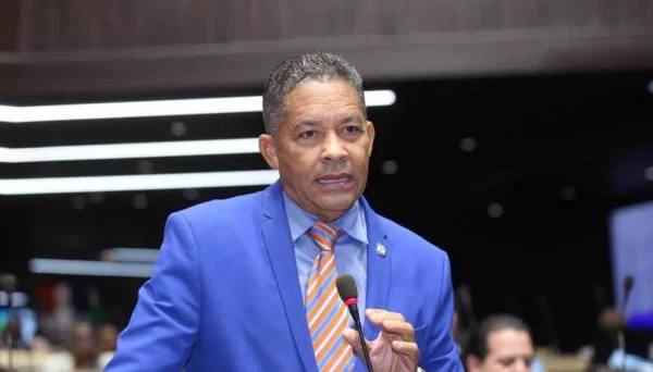 Eugenio Cedeño retira candidatura a la Secretaria General del PRM y critica proceso