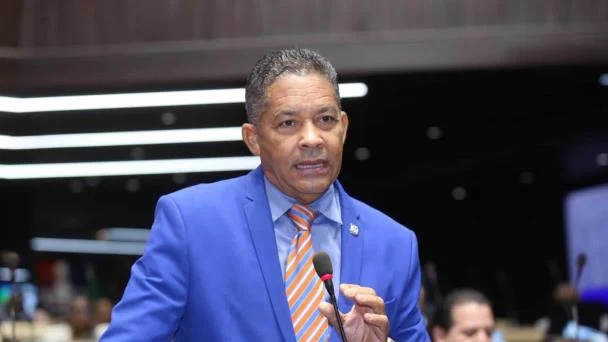 Eugenio Cedeño retira candidatura a la Secretaria General del PRM y critica proceso
