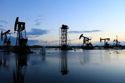El petróleo de Texas baja un 0.8 % ante negociaciones indirectas entre EE.UU. e Irán