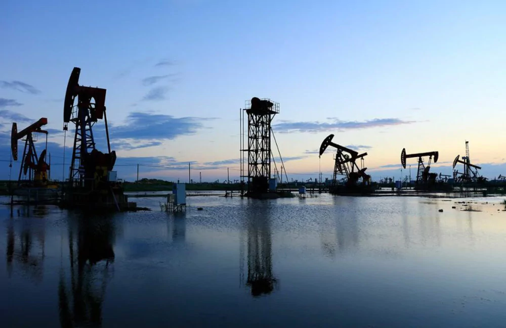 El petróleo de Texas baja un 0.8 % ante negociaciones indirectas entre EE.UU. e Irán
