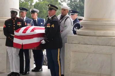 El senador de EE.UU. Lindsey Graham es homenajeado en el Capitolio antes de su funeral