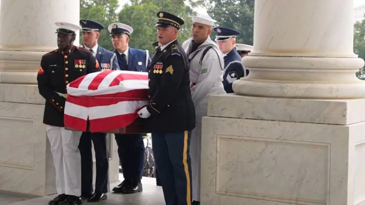 El senador de EE.UU. Lindsey Graham es homenajeado en el Capitolio antes de su funeral