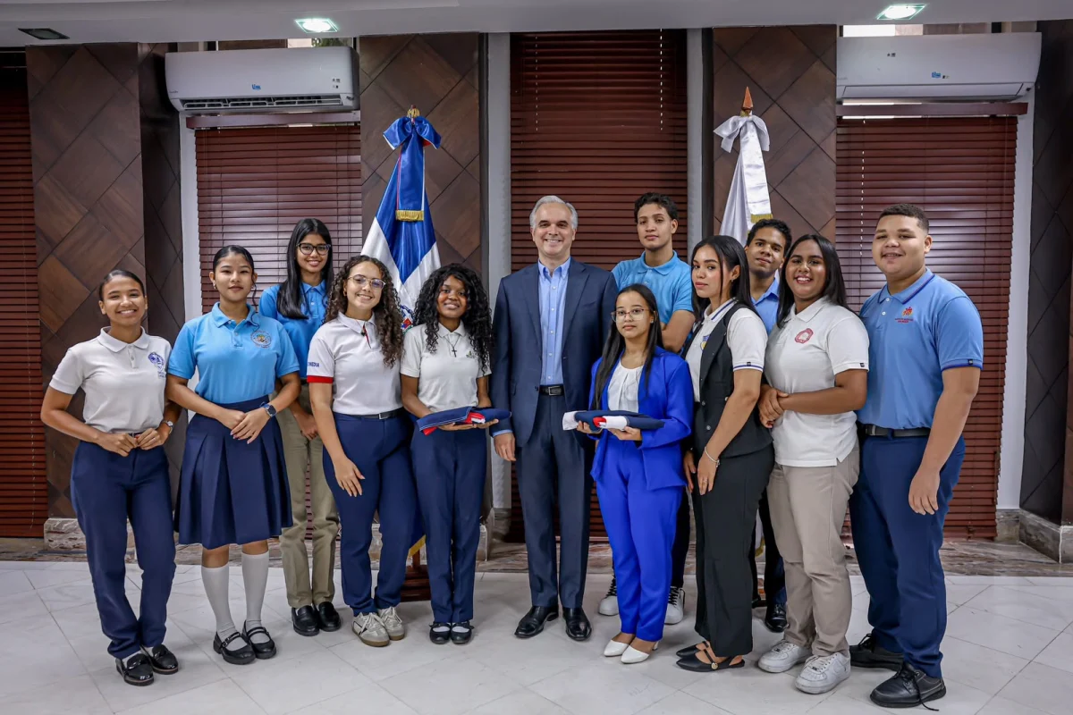 Delegación de estudiantes representará al país en Kenia y Estados Unidos en programas internacionales de liderazgo y debate
