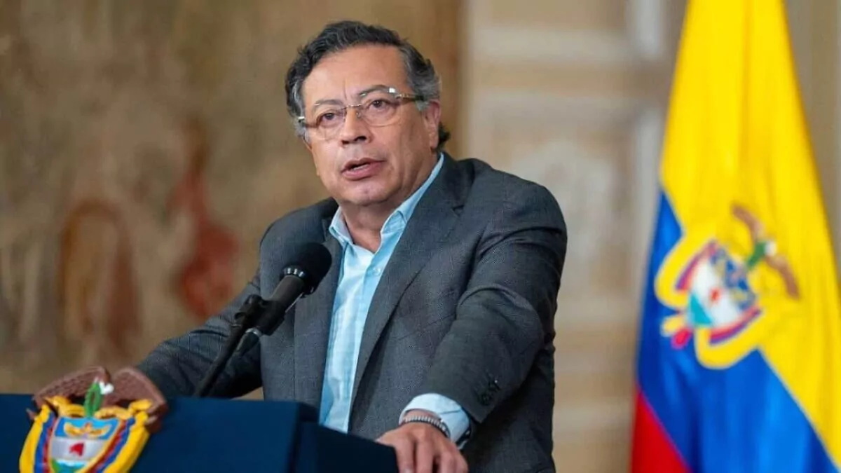 Petro bajo presión por escándalo de corrupción antes del traspaso de poder