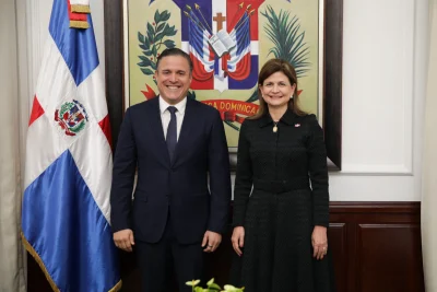 Raquel Peña juramenta a Jean Luis Rodríguez como nuevo ministro de Vivienda