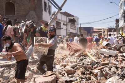 Aumenta a 240 la cifra de muertos por el terremoto de 7,4 en Colombia
