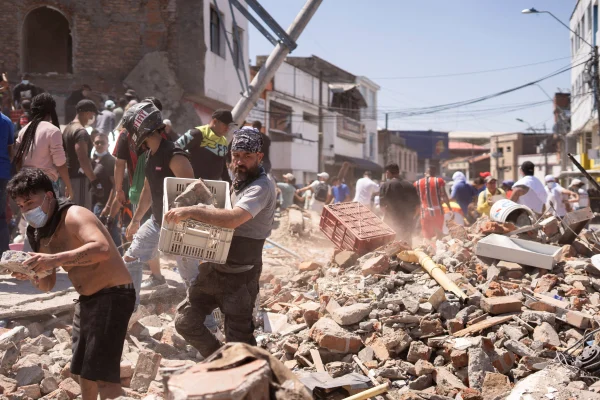 Aumenta a 240 la cifra de muertos por el terremoto de 7,4 en Colombia