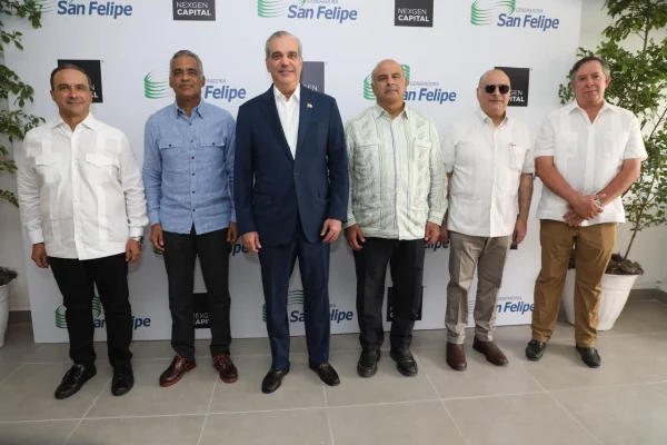 Abinader visita construcción de central eléctrica que aportará 467 MW al sistema