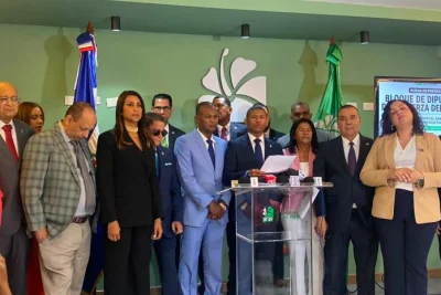 FP solicita interpelación del ministro de Educación por condiciones de las escuelas