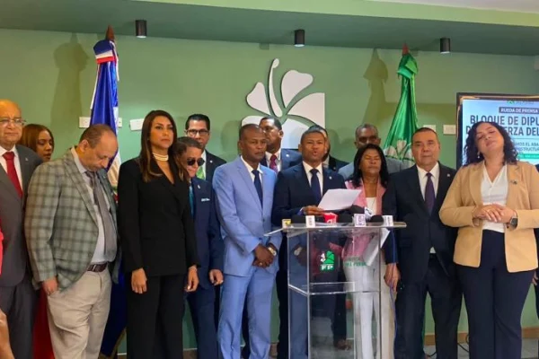 FP solicita interpelación del ministro de Educación por condiciones de las escuelas