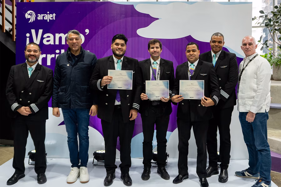 Arajet invierte más de un millón de dólares en becas y contrata a nuevos pilotos y tripulantes dominicanos