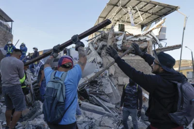Aumenta a 240 los muertos en cuatro regiones de Colombia por el terremoto