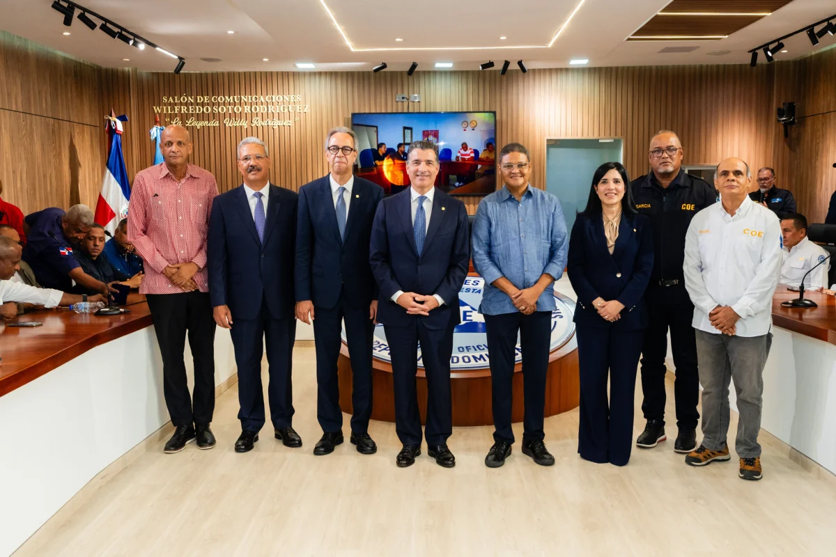 Banco Popular entrega al COE renovado Salón Político/Comunicaciones