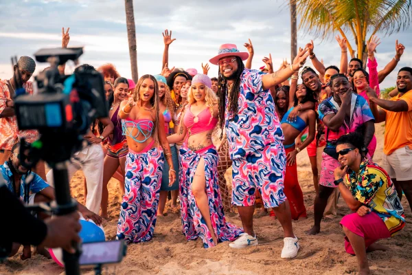 Lennox, DaniLeigh y La Insuperable estrenan «Island»