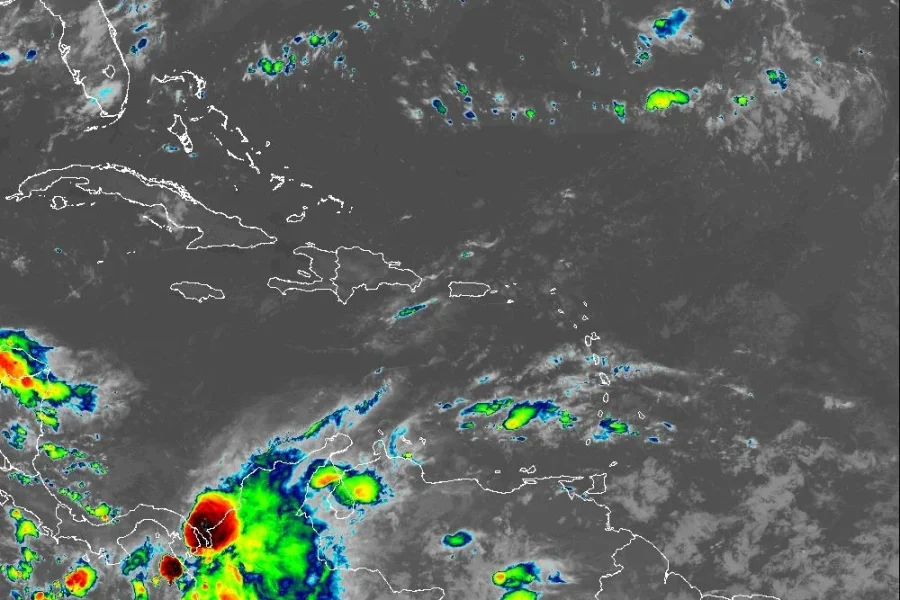 Indomet prevé aguaceros, tronadas y ráfagas de viento para este sábado