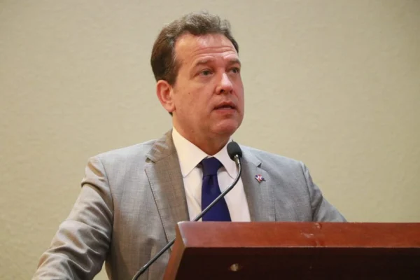 Víctor “Ito” Bisonó asumirá como nuevo canciller de República Dominicana