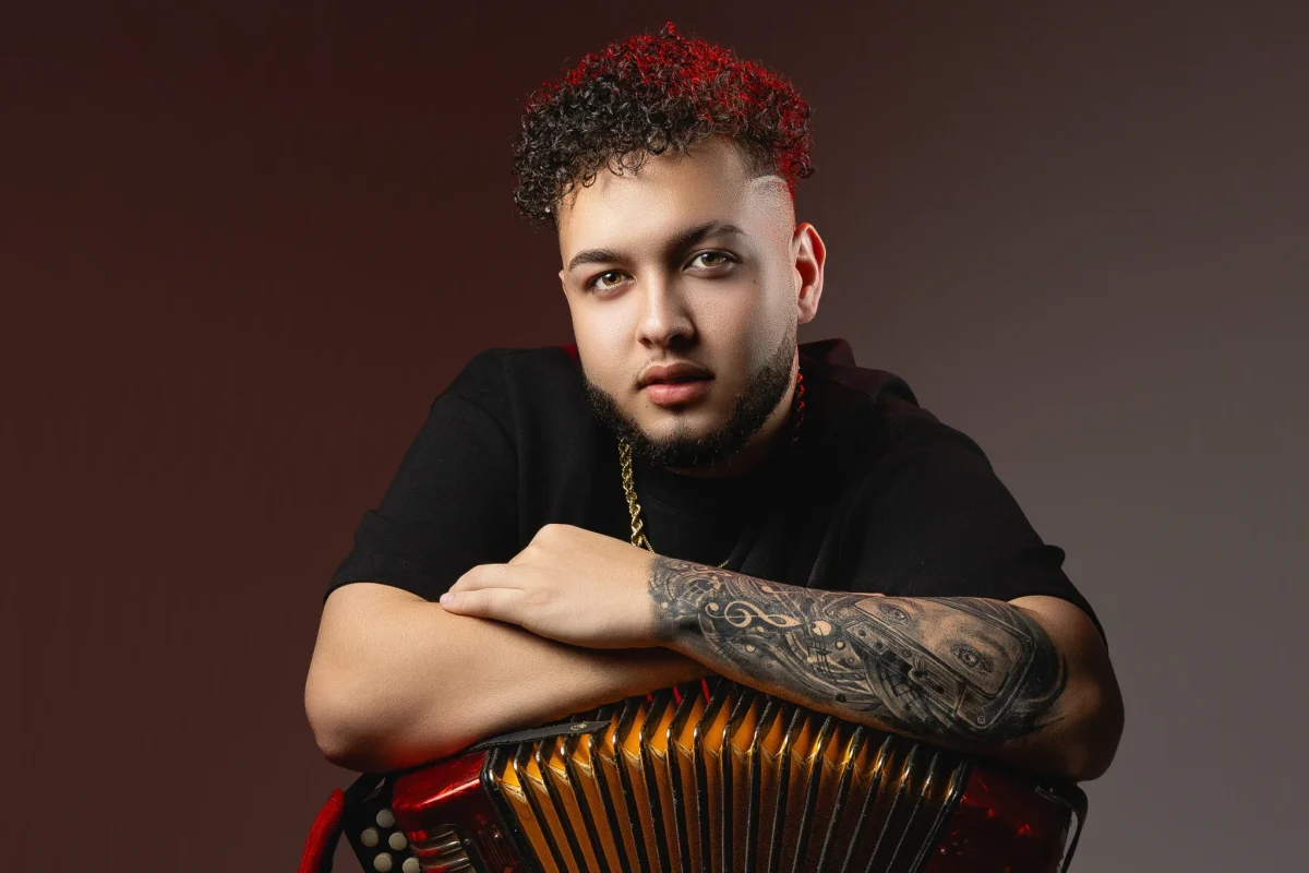 Enyer Acordeón apuesta por la fusión de géneros en su nuevo EP “Para Las Ladies”