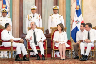 Abinader recibe cartas credenciales de nueve embajadores, entre ellos Chile y Canadá