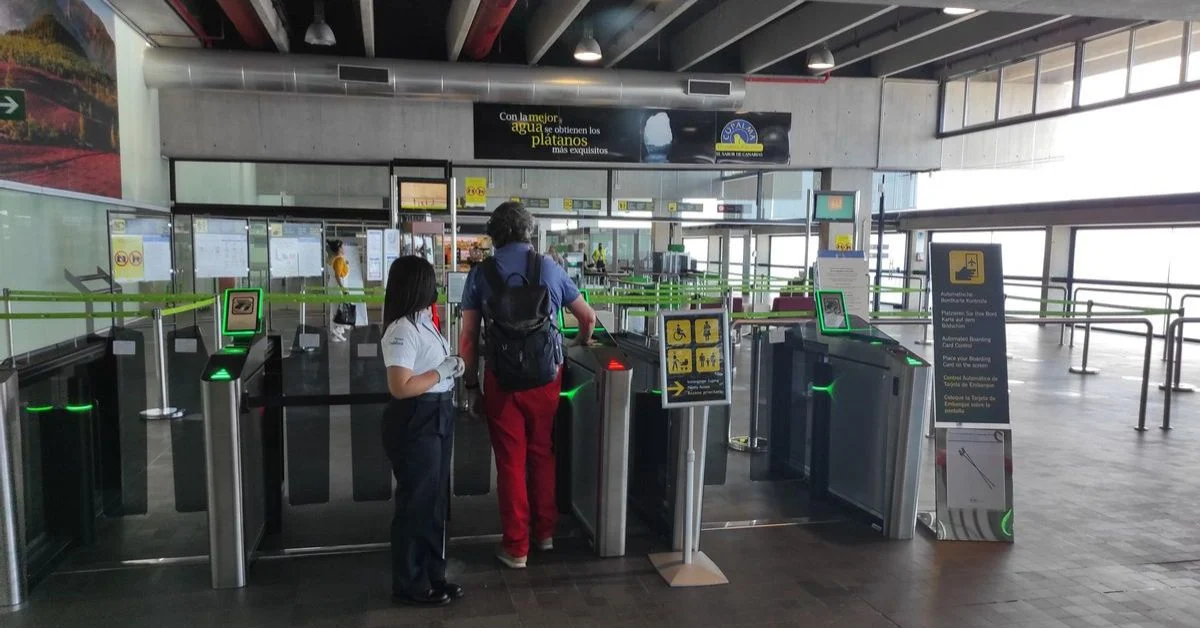 Intervienen 63,890 euros ocultos en equipaje de dos pasajeros procedentes de RD en España