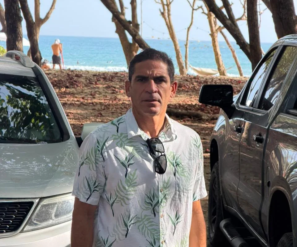 Escuelas de surf piden a Collado extender a Playa Encuentro su defensa del acceso con orden